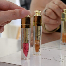 Gloss Lip Gold - Tá, Querida Beauty! - Dourado